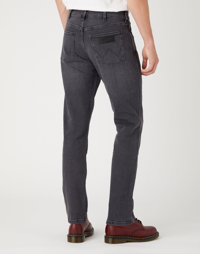 Pantalons texans d'home Wrangler Larston slim tapered, model W112330748, gris fosc - 3 - La Casa Dels Pantalons