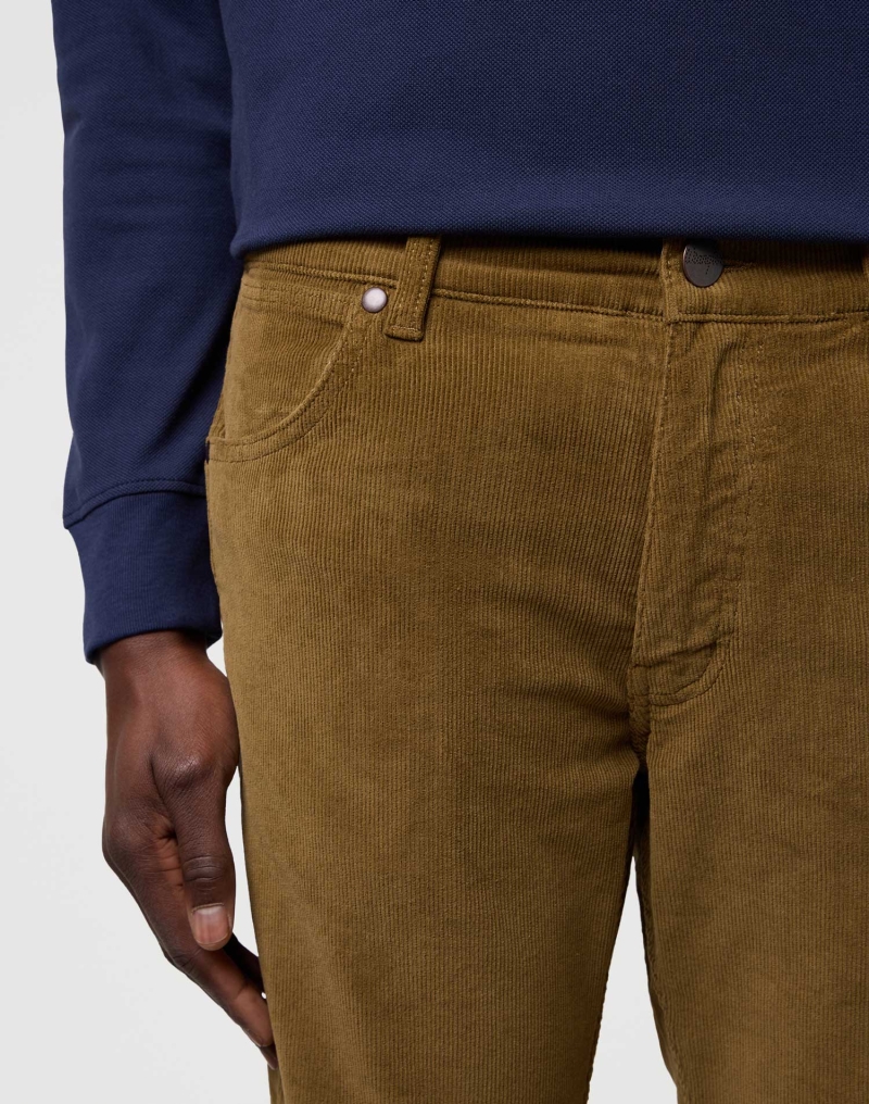 Pantalons texans de pana d'home Wrangler Greensboro slim, model 112370845, beix - 2 - La Casa Dels Pantalons