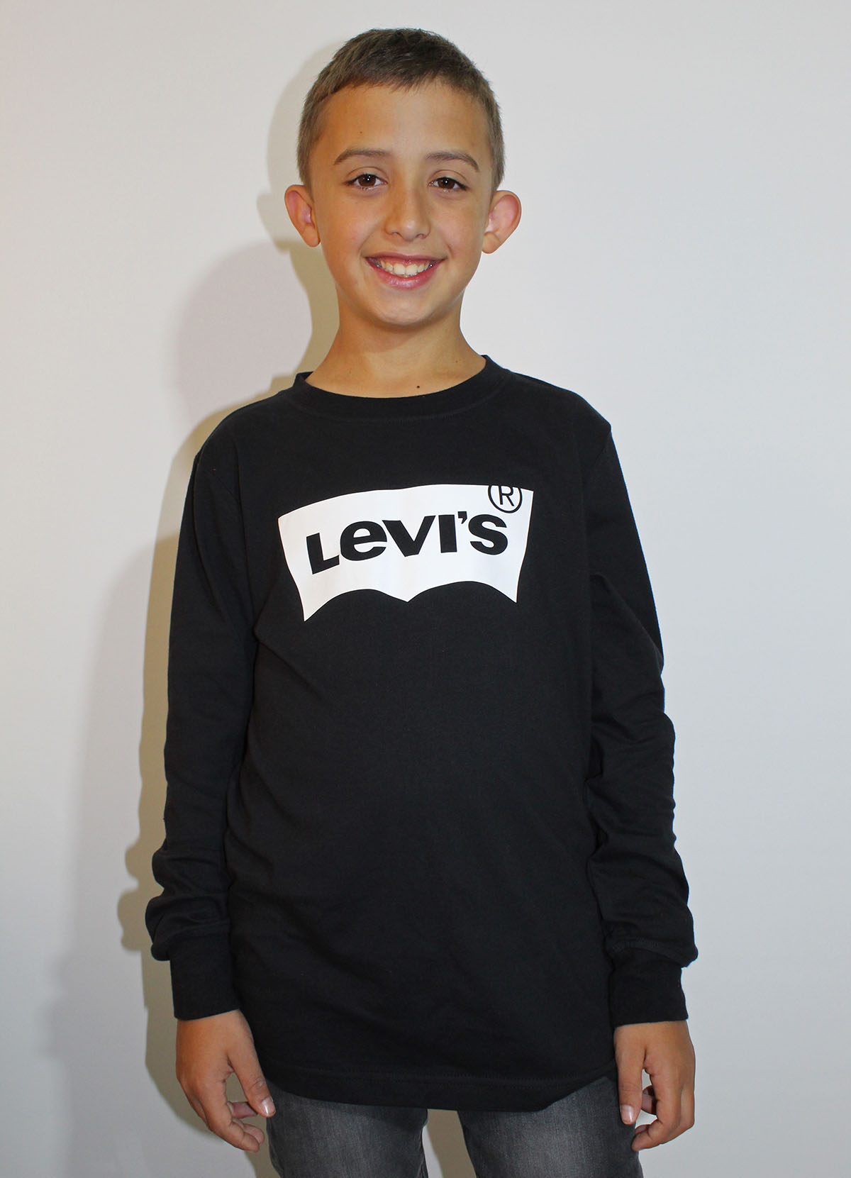 Levi's camiseta logo niño NP10117/K25 color negro y logo blanco
