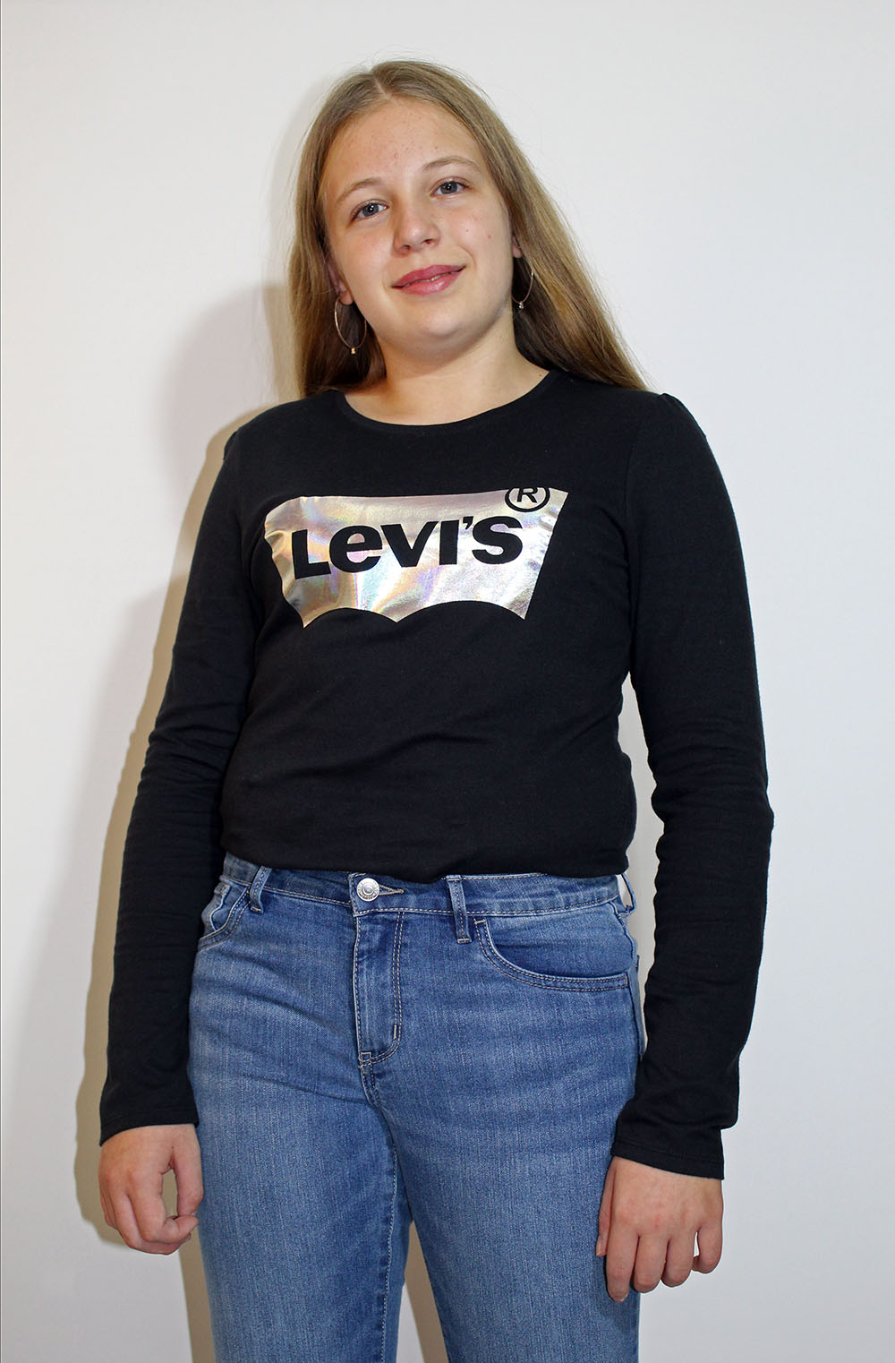 Levi's camiseta logo niña NM10687/02 color negro y logo plateado