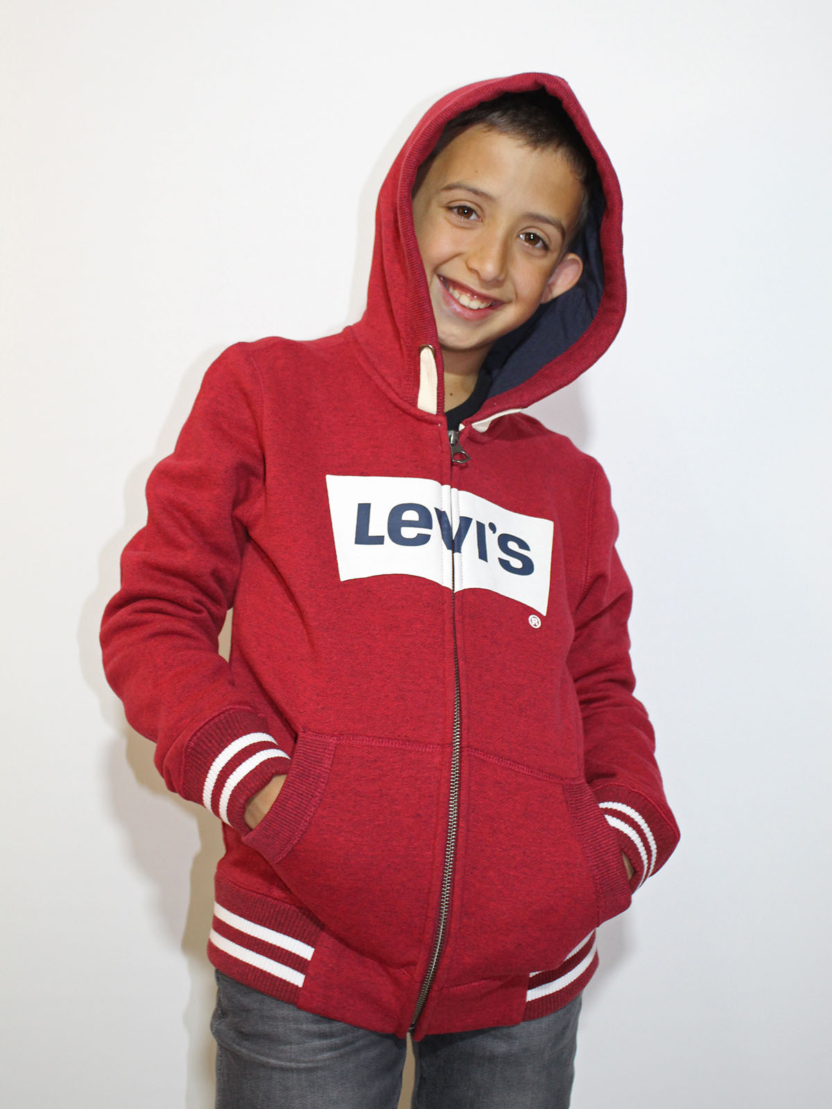 Levi's cárdigan niño NM17087/39 color rojo y logo blanco