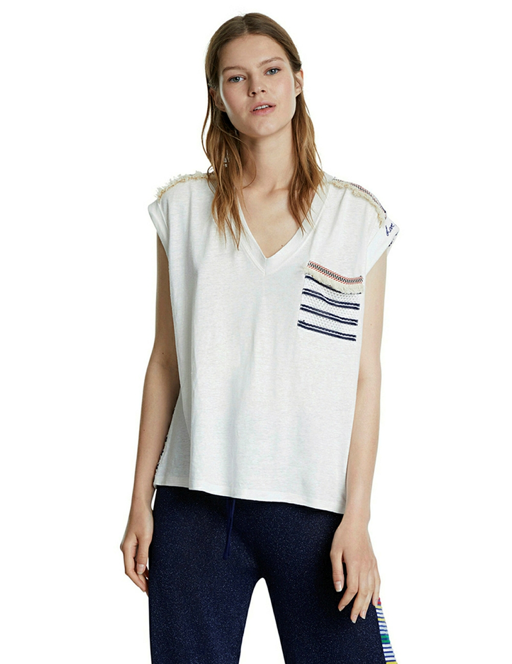 Desigual samarreta de dona m/c 20SWTKC5 de color blanc trencat