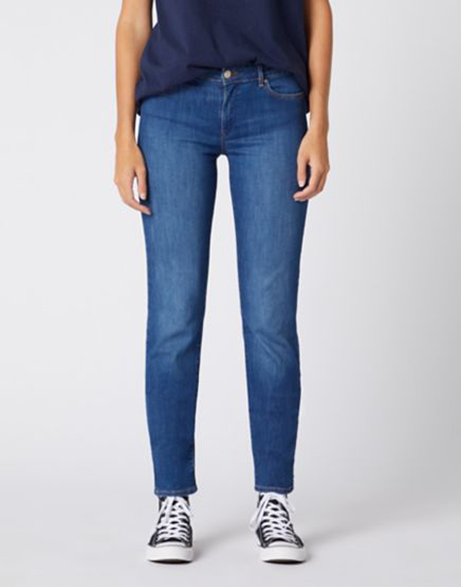 Vaquero Wrangler slim de mujer W28LJI14S de color tejano lavado a la piedra