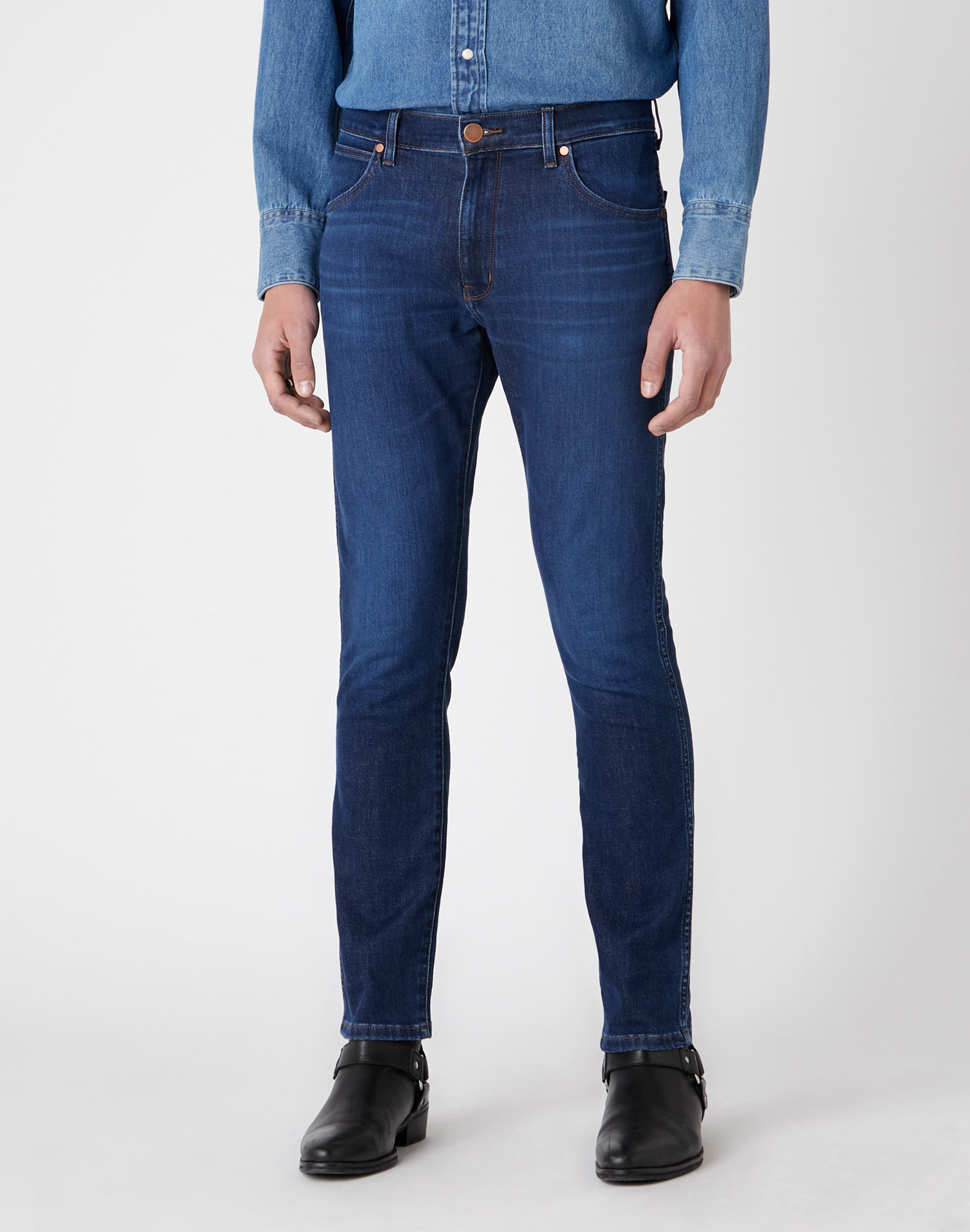 Foto 1 - Wrangler Larston slim tapered pantalones vaqueros de hombre W18SAO68N de color tejano azul medio