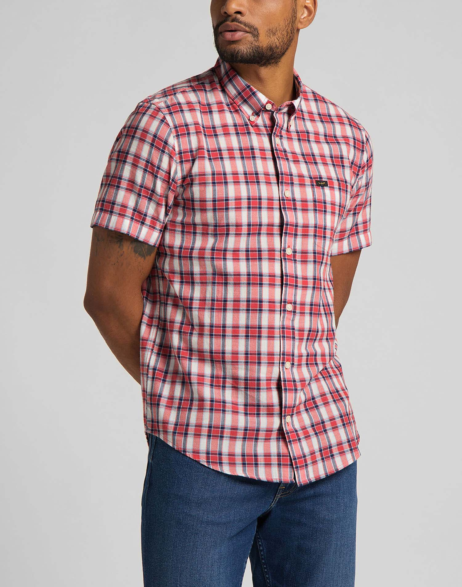 Foto 1 - Lee camisa de hombre de m/c L886KZNV de cuadros rojos