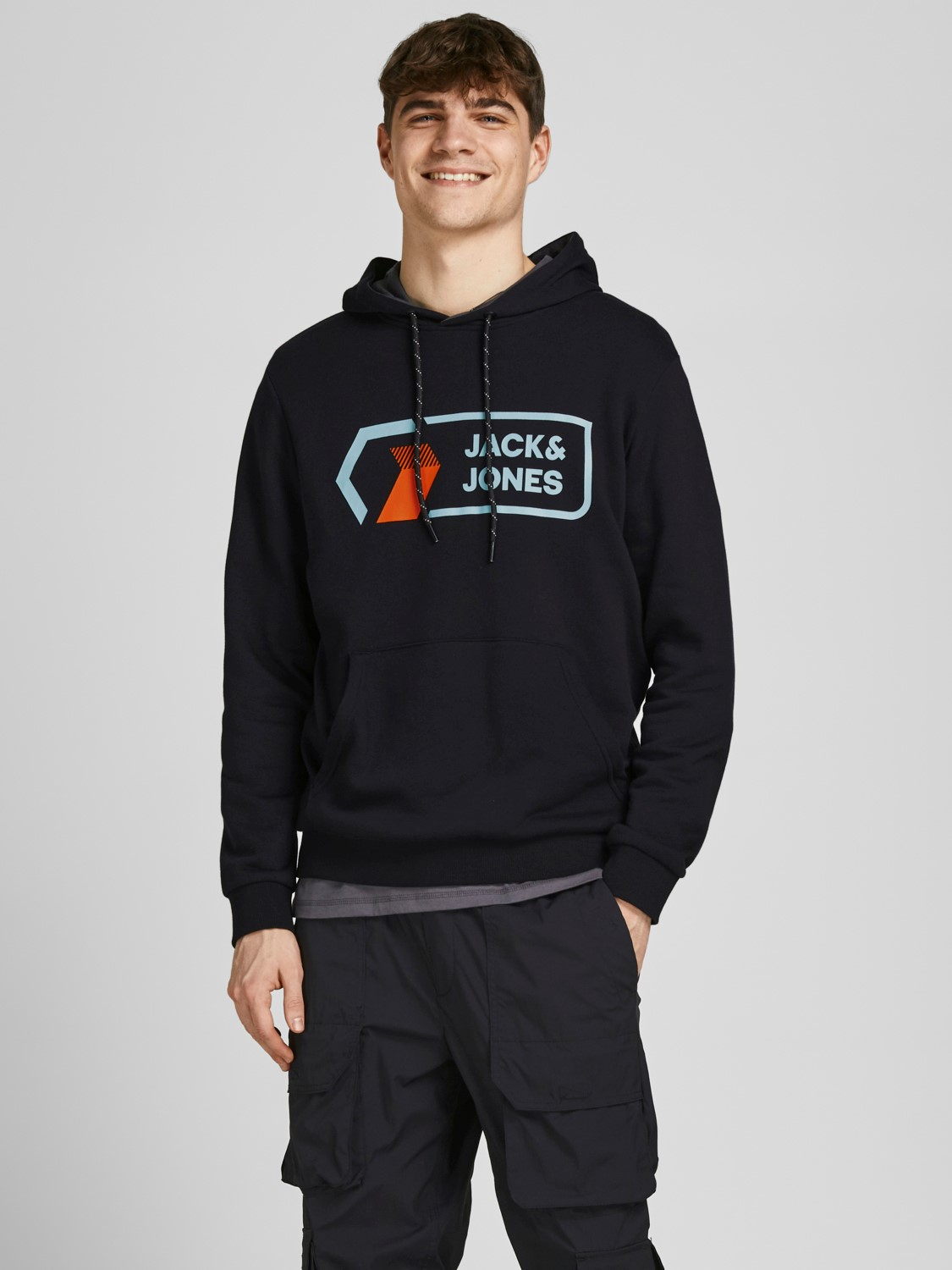 Foto 1 - Jack & Jones sudadera de hombre con capucha Logan 12205411 negra