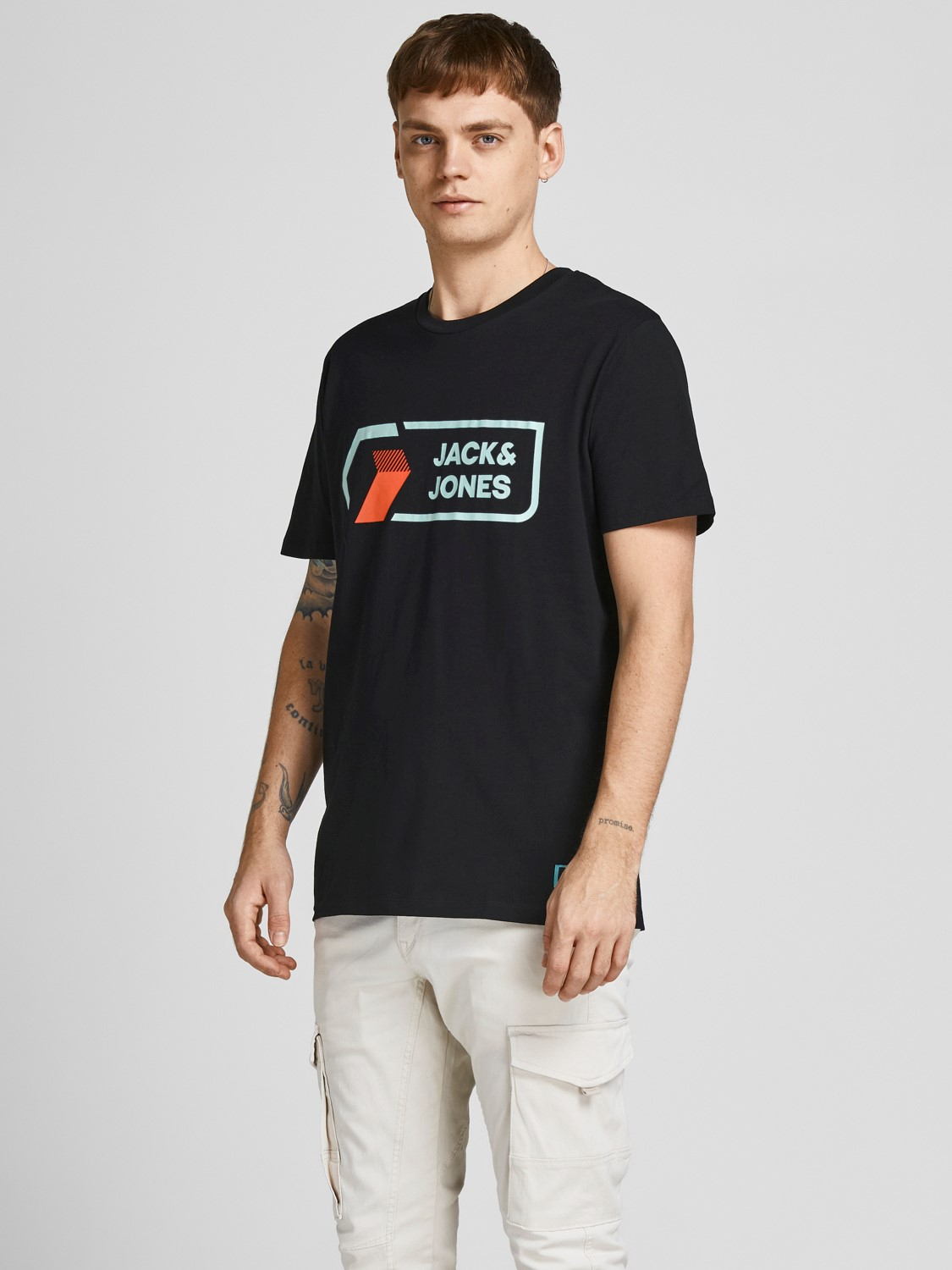 Foto 1 - Jack & Jones camiseta de hombre Logan de m/c 12204902 negra